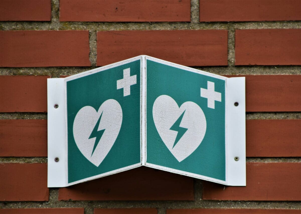 Heart defibrillator sign.